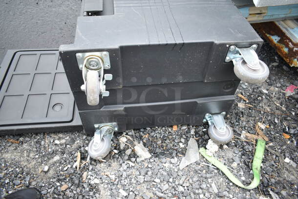 Vevor Black Poly Insulated Food Carrying Case on Commercial Casters. - Image 6 of 6