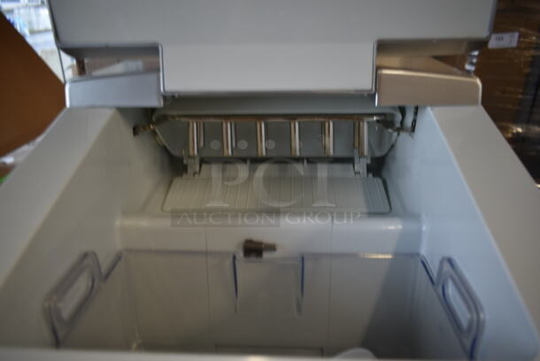 BRAND NEW SCRATCH AND DENT! Whynter IMC-490SS Portable 49lb Freestanding Stainless Steel Ice Maker. 115 Volts, 1 Phase. Tested and Working! - Image 5 of 8