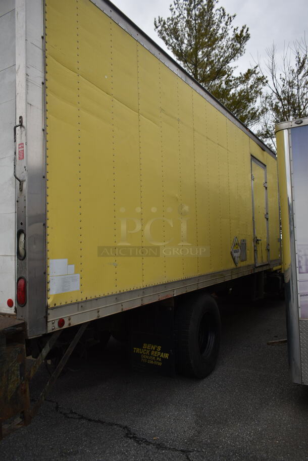 2005 Ford F Series 26' Forklift Rated Box Truck. Odometer Reads 342,440. VIN 1FDXF80E75VA32744. GVWR 33,000 Pounds. All Mains Systems are Working Including Air Brakes and Air Conditioning. Vehicle Runs and Drives! Title In Hand! See Lot 4 For Additional Pictures. - Image 3 of 12