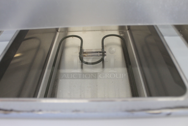 BRAND NEW SCRATCH AND DENT! 2022 ServIt 423EST3WO Stainless Steel Commercial Electric Powered Three Pan Open Well Steam Table with Angled Sneeze Guard and Casters. 120 Volts, 1 Phase. Tested and Working! - Image 4 of 11