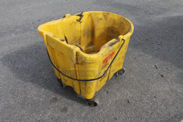Rubbermaid Mop Bucket - Image 4 of 5