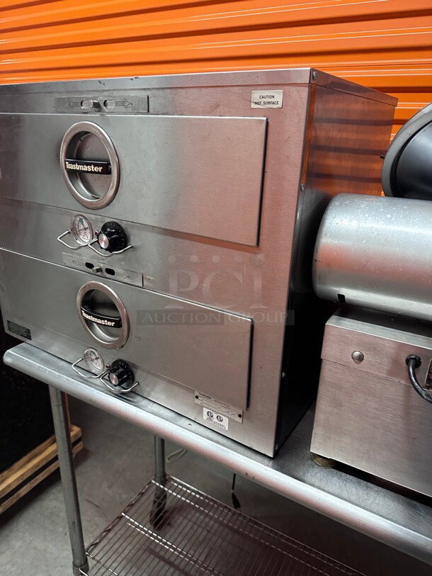 Working! Toastmaster 3B84029.19 inch W Freestanding Warming Drawer w/ (2) 21.5 inch Compartments, 120v NSF Tested and Working! - Image 5 of 11