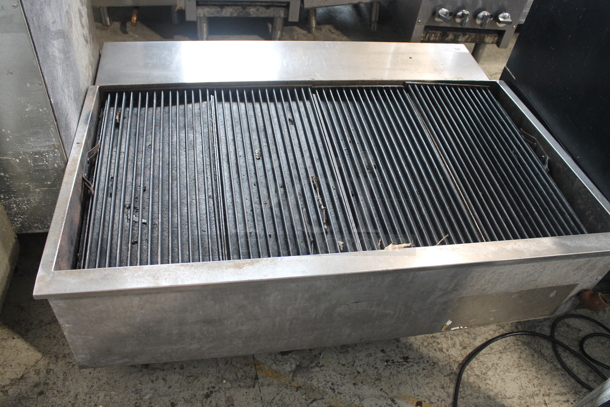 Vulcan Stainless Steel Commercial Countertop Natural Gas Powered Charbroiler Grill. - Image 4 of 5