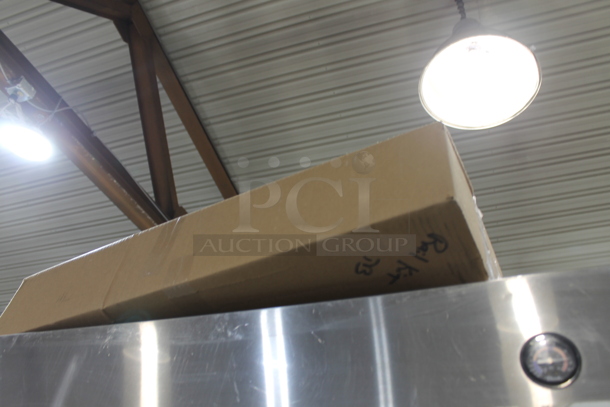 True TG2R-2S Stainless Steel Commercial 2 Door Reach In Cooler w/ Poly Coated Racks on Commercial Casters. 115 Volts, 1 Phase. Tested and Working! - Image 7 of 7