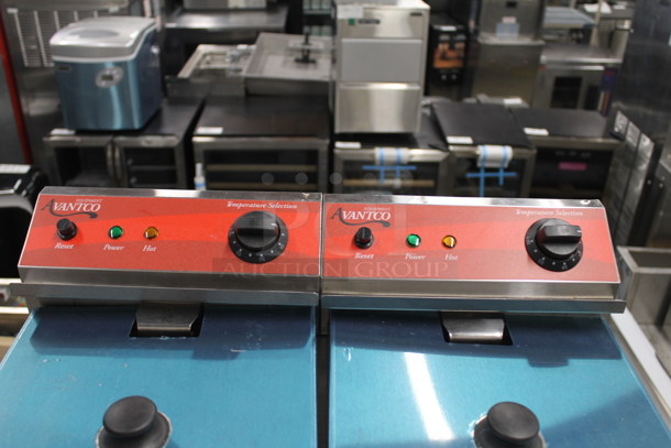 BRAND NEW SCRATCH AND DENT! Avantco Commercial Stainless Steel Electric Countertop Dual Tank Fryer With 2 Fryer Baskets. 250 Volts, 1 Phase. Tested And Working!  - Image 4 of 8