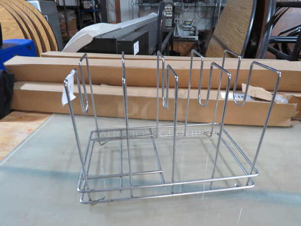 One Wire Pan Holder. 15X9X10 - Image 1 of 1