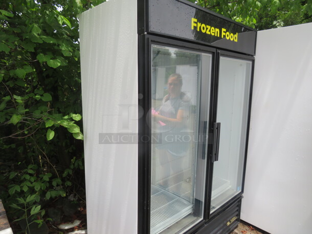 One TRUE 2 Door Glass Door Display Freezer With 8 Racks. Model# GDM-49F-LD. 115/208-230 Volt. 1 Phase. 53X32X78.5 - Image 5 of 5