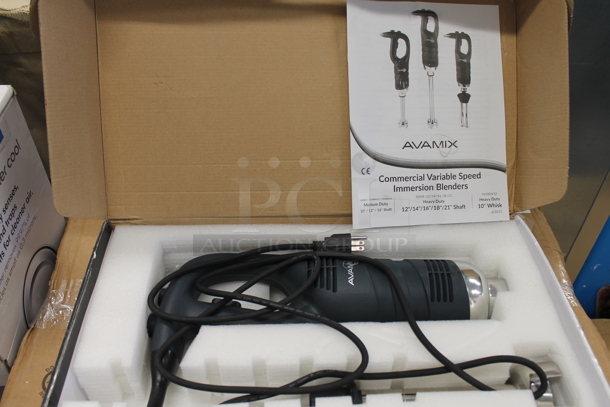 LIKE NEW! AvaMix 928IB10 Stainless Steel Commercial Medium-Duty 10" Variable Speed Immersion Blender - 3/4 HP. Unit Has Only Been Used a Few Times! Tested and Working! - Image 4 of 6