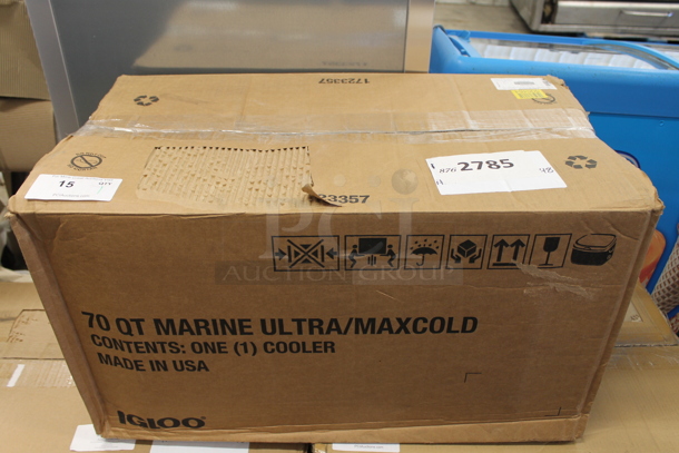 LIKE NEW! Igloo 50548 Marine Ultra 70 Qt. White Cooler with Comfort Grip Handles - Image 2 of 10
