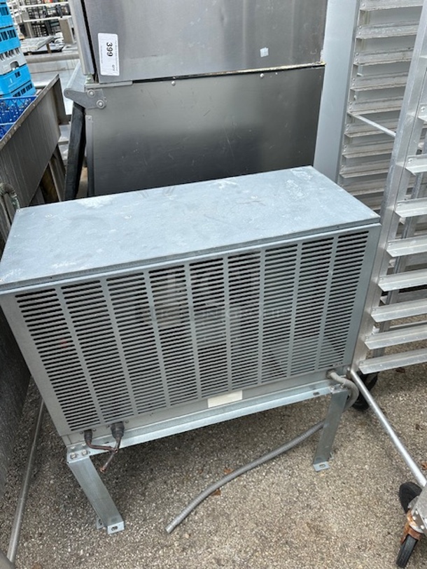 One WORKING Hoshizaki HIgh Capacity Ice Maker With  Remote. Model# KM-901MRH. 115 Volt. 30X27X37.  - Image 2 of 2