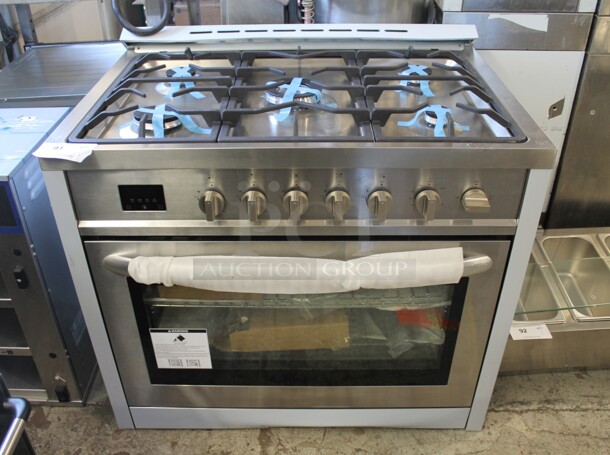 BRAND NEW SCRATCH AND DENT! KoolMore KM-FR36GL-SS Stainless Steel Commercial Natural or Propane Gas Powered 4 Burner Range w/ Oven.  - Image 1 of 11