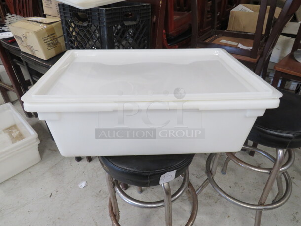 One Cambro 13 Gallon Food Storage Container With Lid. - Image 1 of 1