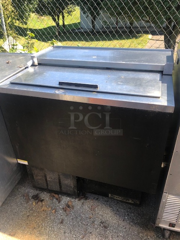 One Beverage Air Glass Froster. #GF48L. 115 Volt.  34X27X35 - Image 1 of 3