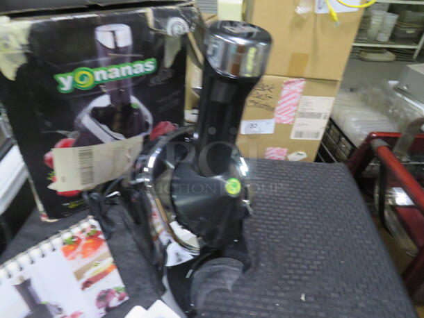 One YoYo Nanas Elite With Cook Book. Looks NEW. Model# 978. 120 Volt.  - Image 3 of 3