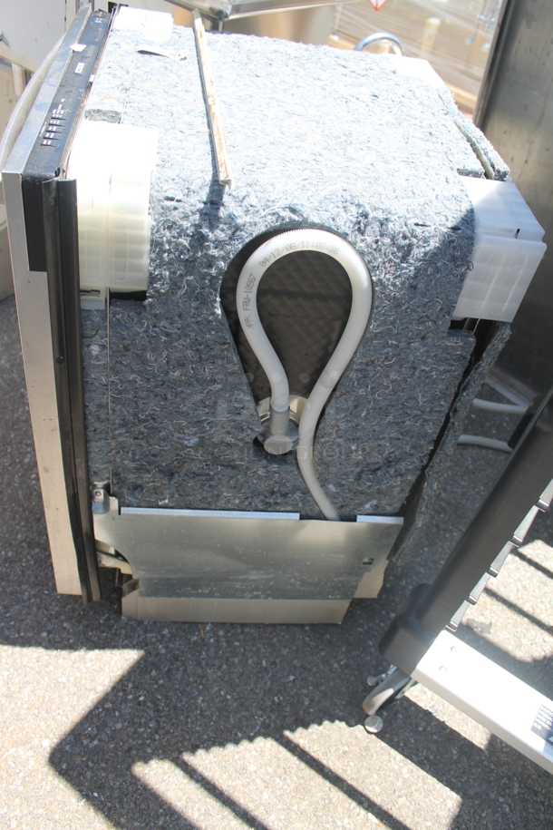Bosch Stainless Steel Undercounter Dishwasher. 115 Volts, 1 Phase. - Image 4 of 5