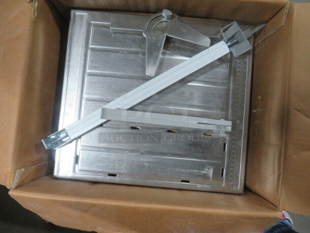 One Work Force 7 Inch Wet Tile Saw. - Image 2 of 2