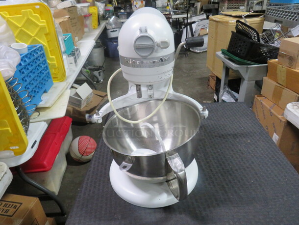 One Kitchenaid Professional 6 Quart Mixer With Bowl And Hook. #600. 575 Watt.  - Image 1 of 5