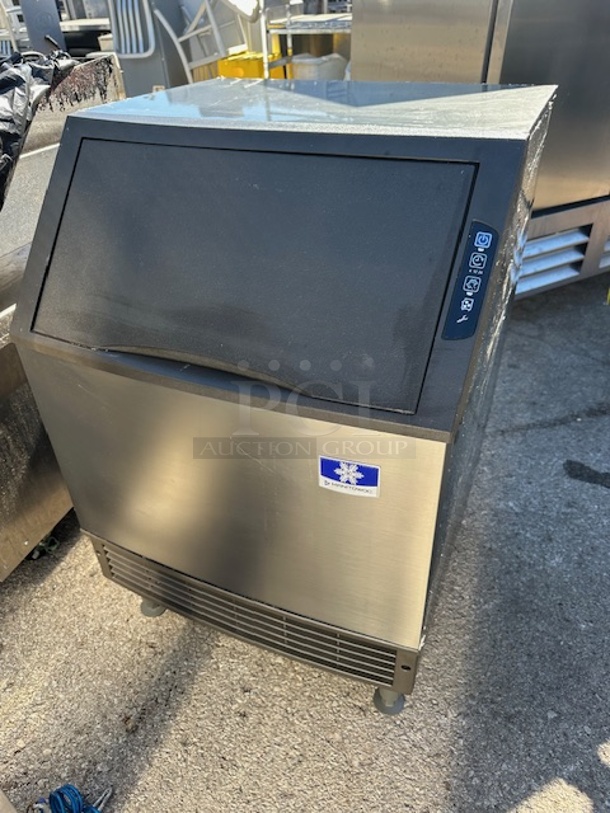 One WORKING Manitowic Under Counter Ice Maker, With Ice Scoop. Model# UYF0140A-161B. 115 Volt. 25.5X28X39. $2355.00. - Image 1 of 2