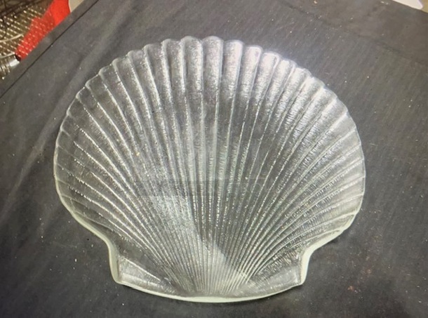 11X11 Glass Shell Plate. 6XBID