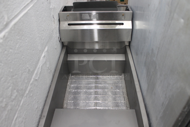 BRAND NEW SCRATCH AND DENT! 2016 Migali C-F40-NG Stainless Steel Commercial Floor Style Natural Gas Powered Deep Fat Fryer. 102,000 BTU. - Image 2 of 4