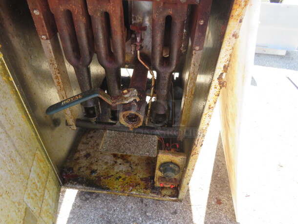 One Royal Natural Gas Deep Fryer. 15.5X31X46 - Image 2 of 2