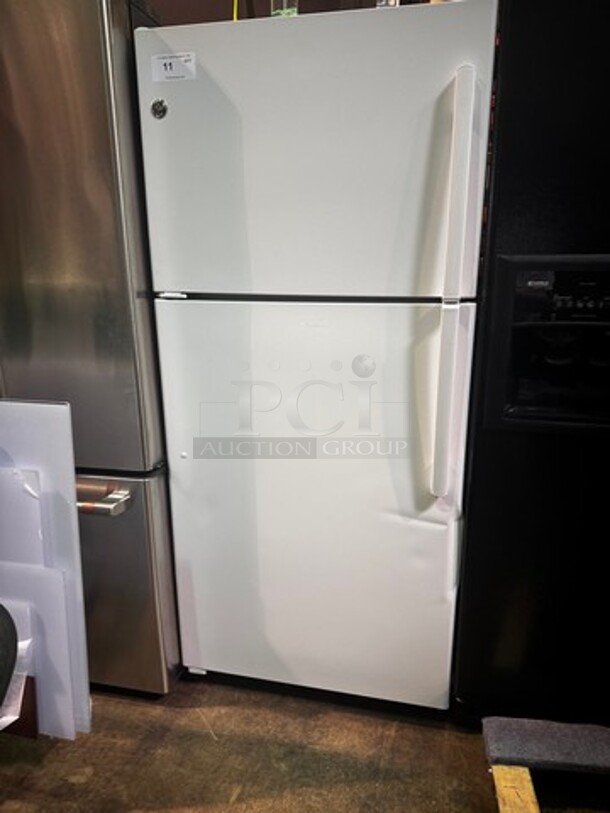 GE 30" Top/Bottom White Refrigerator. (Small Dent) , like new! 63" H x 30" W x 27" D - Image 7 of 8