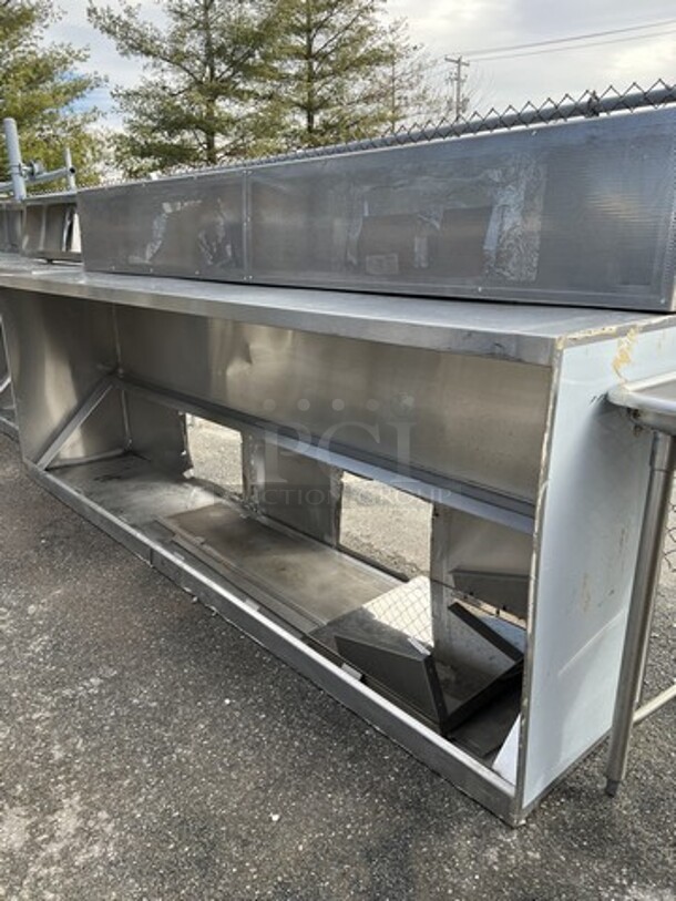 10.5' Stainless Steel Commercial Grease Hood w/ Make Up Fan. 124x58x24