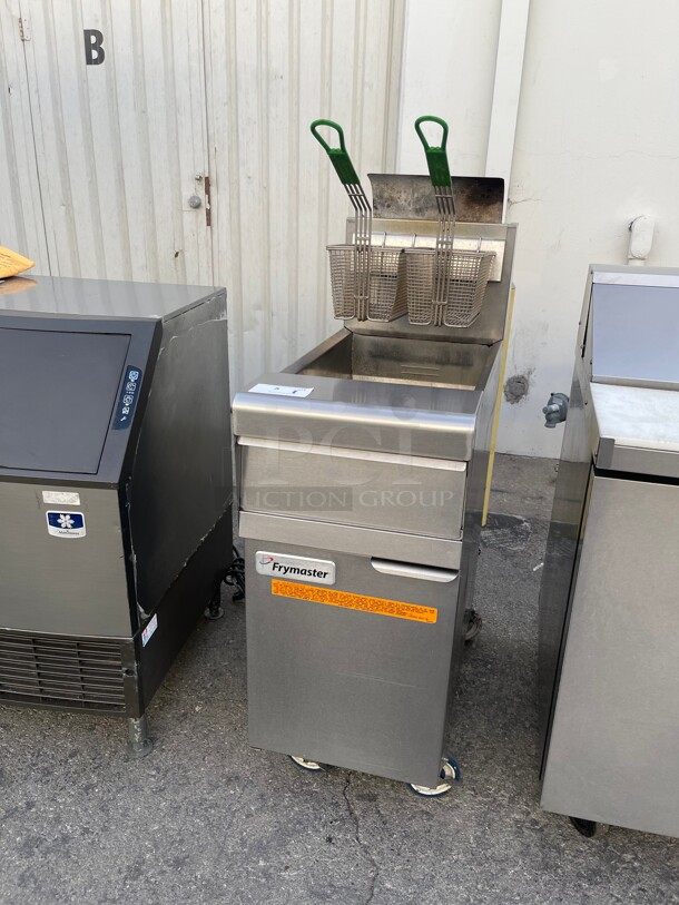 Late Model! Frymaster MJ150 Natural Gas Floor Commercial Fryer 40-50 lb. - 122,000 BTU NSF Tested and Working! 16x32x50 - Image 2 of 9