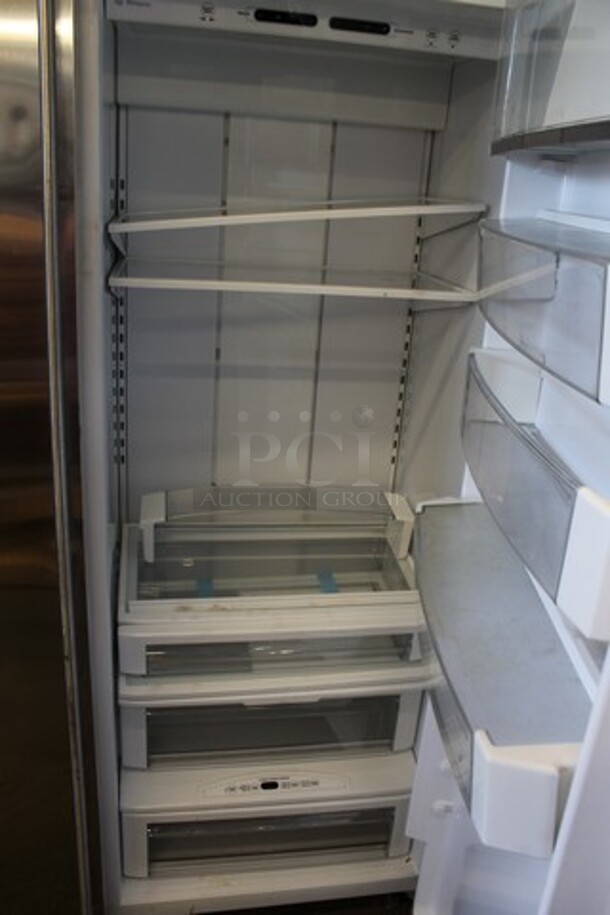 General Electric GE ZISS480NXCSS Stainless Steel Cooler Freezer Combo Unit. 115 Volts, 1 Phase. Tested and Powers On But Does Not Get Cold - Image 3 of 5
