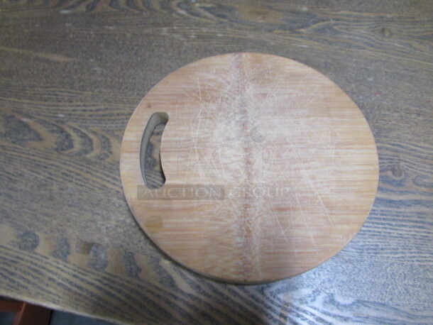 9 Inch Round Wooden Cutting Board. 5XBID