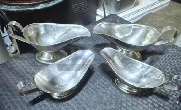 Assorted Size Gravy Boat. 4XBID - Image 1 of 1