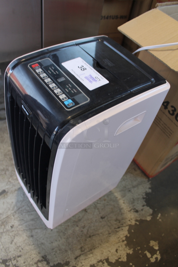 BRAND NEW SCRATCH AND DENT! Costway EP23430 Poly Floor Style Portable Air Cooler. 110-120 Volts, 1 Phase. Tested and Working! - Image 3 of 8