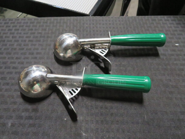 Green Handle Disher. 2XBID - Image 1 of 1