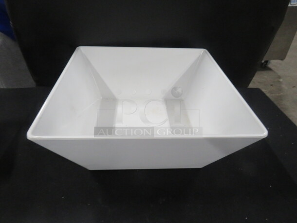 9.5X9.5X4 Melamine Bowl. 4XBID - Image 1 of 1