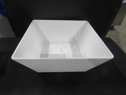 9.5X9.5X4 Melamine Bowl. 4XBID