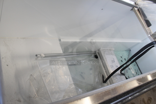 BRAND NEW SCRATCH AND DENT! Master-Bilt DD-88 Metal Commercial Floor Style Ice Cream Dipping Cabinet. 115 Volts, 1 Phase. Tested and Working! - Image 4 of 5