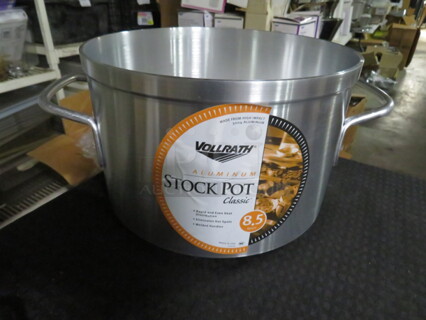 One NEW Vollrath 8.5 Quart Aluminum Stock Pot. #67508