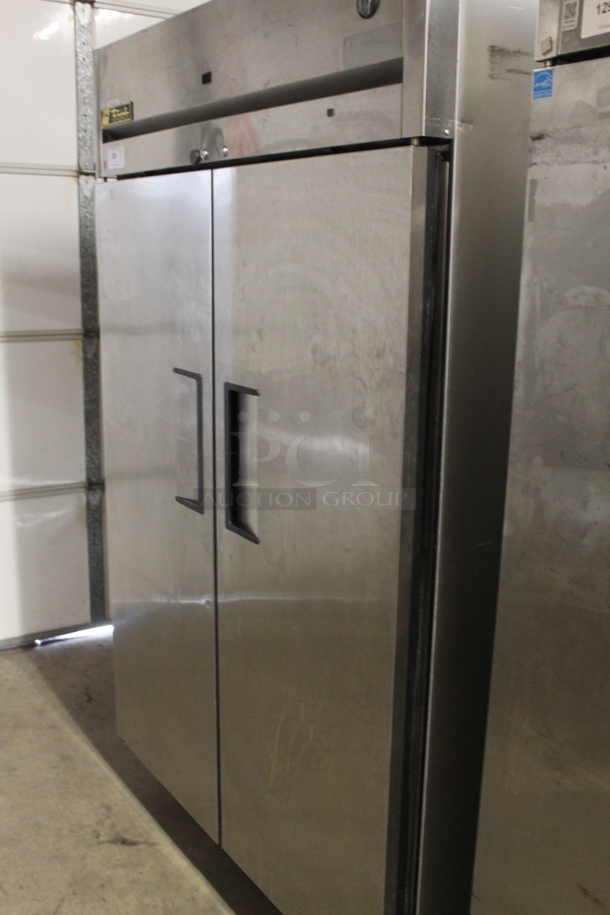 2014 True TG2R-2S Commercial Stainless Steel 2 Solid Door Reach-In Cooler With Polycoated Shelves. 115V, 1 Phase. Tested and Working! - Image 3 of 6