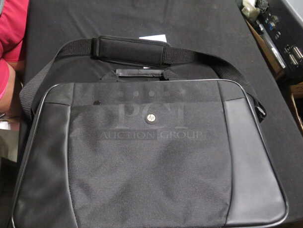 NEW HP Computer Carry Bag With Shoulder Strap. Holds Up To A 15.6 Inch Laptop. 3XBID - Image 3 of 3