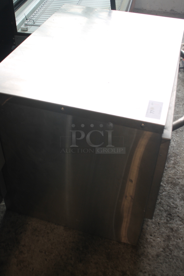 Sierra Stainless Steel Commercial Countertop Gas Powered Pizza Oven w/ Cooking Stones and Thermostatic Controls. - Image 8 of 11