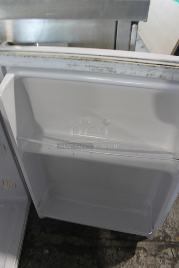 Indoff ARD244AW10R/L Metal Mini Cooler. 115 Volts, 1 Phase. Tested and Working! - Image 3 of 6