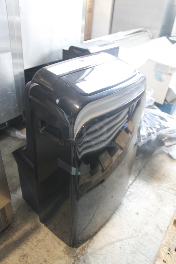 BRAND NEW SCRATCH AND DENT! Whynter ARC-126MDB 12,000 BTU Portable Air Conditioner With Accessories. 115V. Tested and Working! - Image 4 of 6