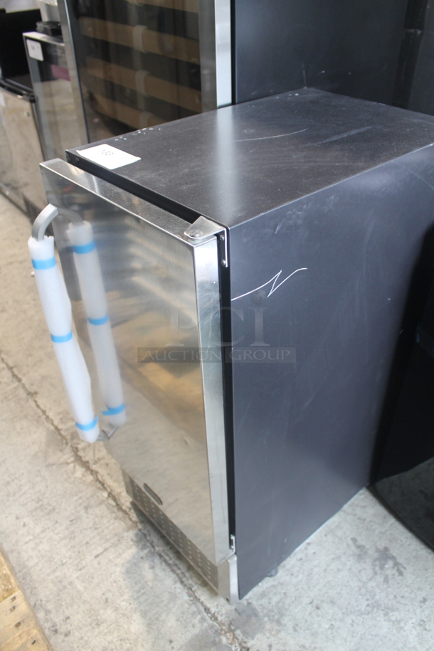 BRAND NEW SCRATCH AND DENT! Whynter UIM-502SS Commercial Built-In Ice Maker With Stainless Steel Door, Black. 115V. Tested and Working!  - Image 3 of 5