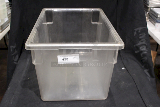 Rubbermaid FG330100CLR Clear Polycarbonate Food Storage Box - 26" x 18" x 15" - Image 4 of 5