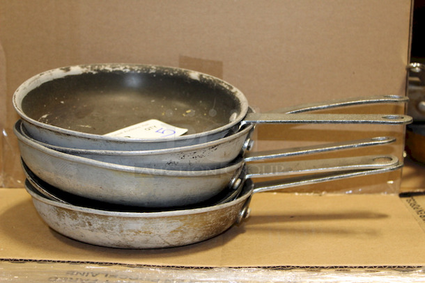 AWESOME VALUE! Browne 5813828 8" Non-Stick Aluminum Frying Pan w/ Solid Silicone Handle. 5x your Bid - Image 3 of 5