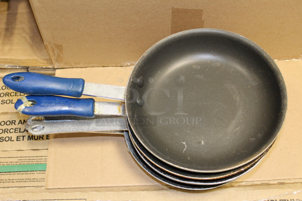 AWESOME VALUE! Browne 5813828 8" Non-Stick Aluminum Frying Pan w/ Solid Silicone Handle. 5x your Bid - Image 3 of 4