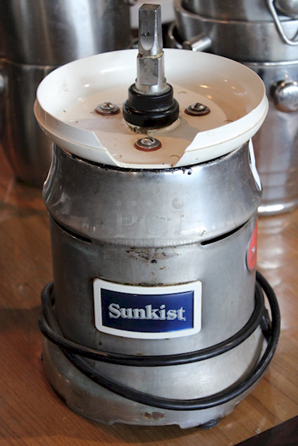 CLASSIC MODEL! Sunkist Model 8-R Commercial Juice Extractor. 115V, 4.3amp. SN: 885563D17 - Image 3 of 7
