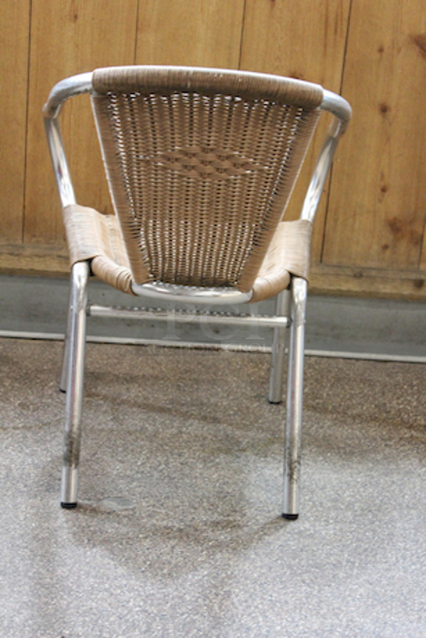 COMFORTABLE! Outdoor Whicker Seating.
30x22-1/2x32
3x Your Bid - Image 4 of 6