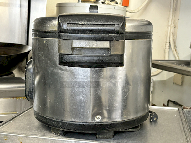 SWEET! 30-Cup CUCKOO CR-3032 Rice Cooker. 120V~/60Hz 1460W AC. Used to keep rice warm. Will NOT cook rice.  - Image 5 of 5