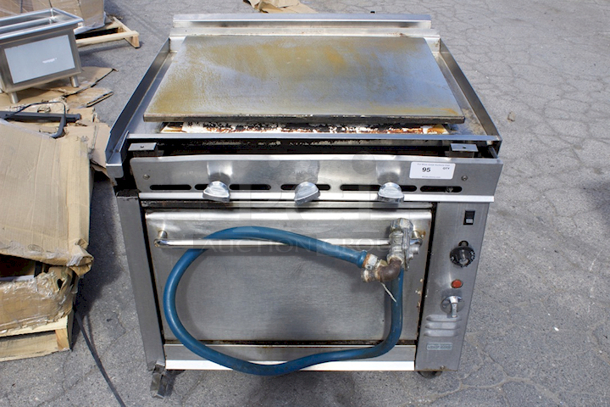 Montague Legend 36" Heavy Duty Gas Range With 36" Plancha Top and Convection Oven Base. In Working Order - Image 3 of 8